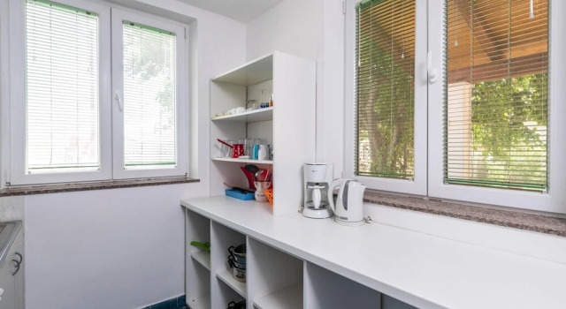Beautiful Home in Peruski With Wifi and 4 Bedrooms