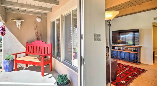 Апартаменты Traditional-style Adobe Casita - Walk to Dtwn
