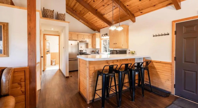 Black Oak Cabin #1977 by Big Bear Vacations, Забронировать Дом для отпуска Биг-Бэар-Сити San Bernardino Mountains