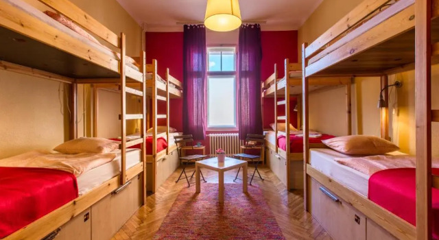 Кровать в общем номере GoodMo House