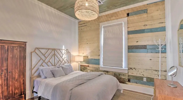 Near Beach & Strand: Bright Cottage in Galveston, Забронировать Дом для отпуска Галвестон Texas Gulf Coast, рядом с Betty Head Oleander Garden Park