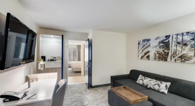 Люкс SpringHill Suites by Marriott Dallas NW Highway at Stemmons / I-35East