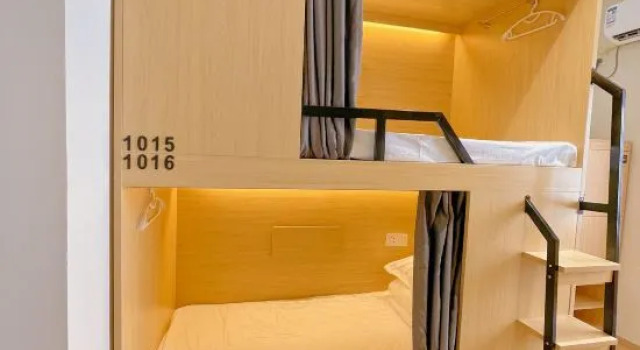 Кровать в общем номере (мужской номер) с видом на реку UTHHOME Youth Hostel (Chongqing Jiefangbei Hongyadong)