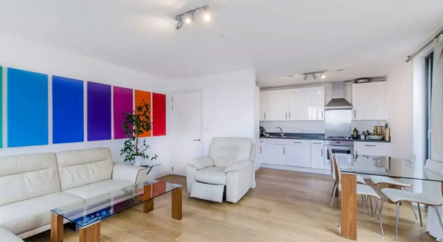 Stunning 2 Bed Flat w/ Terrace Next to Kings Cross, Забронировать Отель Отели Англии 3 звезды, 3*