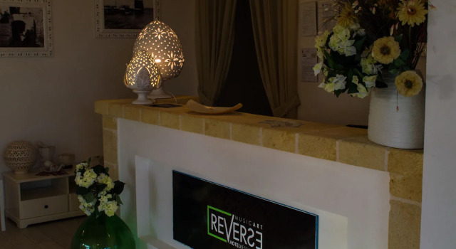 Hotel Reverse