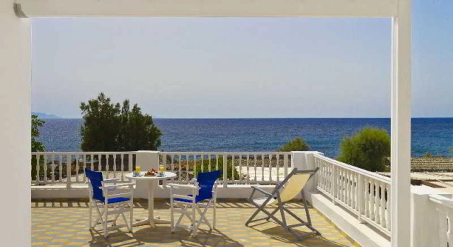 Plaza Hotel, Prenota Hotel Kamari Paro