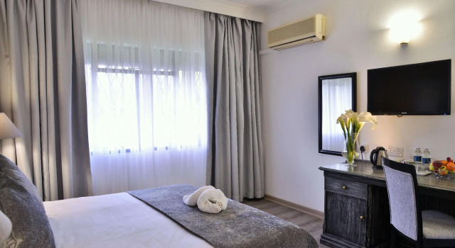 Одноместный номер Standard с красивым видом из окна Cresta Churchill Hotel