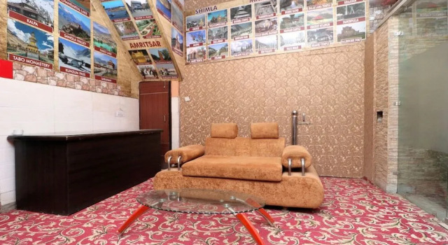 OYO 24066 Hotel Rr Villa, Забронировать Отель Чандигарх Chandigarh Region, рядом с Торговый центр Elante Mall