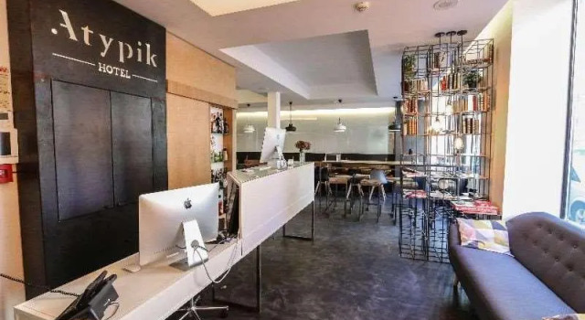 Кровать в общем номере Atypik Hotel & Spa Clichy - Urban Style