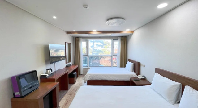 Двухместный номер Standard с видом на горы Hotel Sweet Castle Jeju Hamdeok