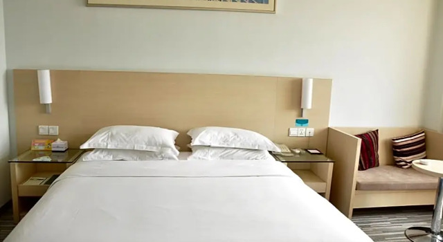 Двухместный номер Standard City Comfort Inn Wuhan Caidian Square