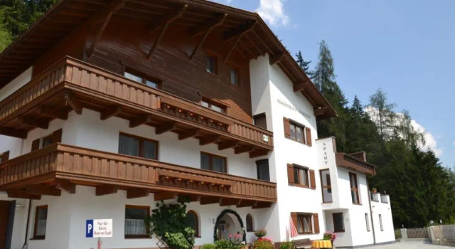 Апартаменты Deluxe Ferienhaus am Eggli