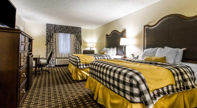 Четырёхместный номер Standard Evangeline Downs Hotel, an Ascend Collection Hotel