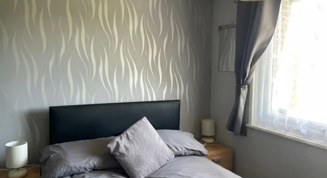 2-bed Seaside Retreat - Sleeps 5 & Parking
