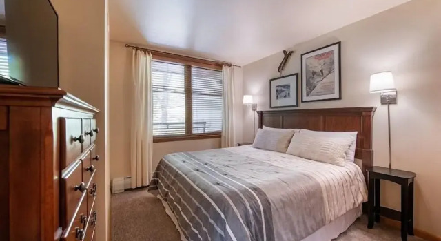 First Floor Riverside Condo Close to Slopes - Zephyr Mountain Lodge Premium-Rated 2108