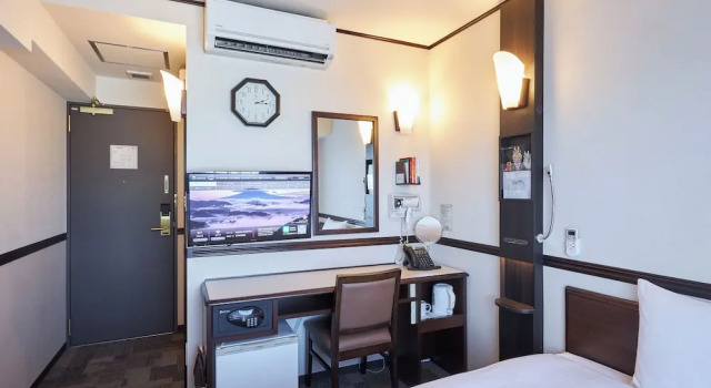 Номер Economy Toyoko Inn Tokyo eki Yaesu Kita guchi