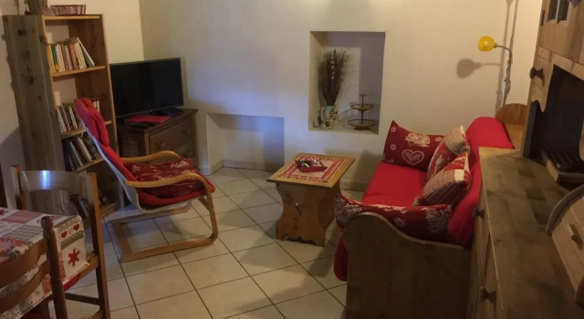 appartement gentiane 4personnes dans gite "la maison daugustin" classé 3 étoiles,la tour,73530 st jean darves, Забронировать Отель Сен-Жан-д'Арв Ле Сибель, рядом с Горнолыжный курорт Сен-Жан-д Арве