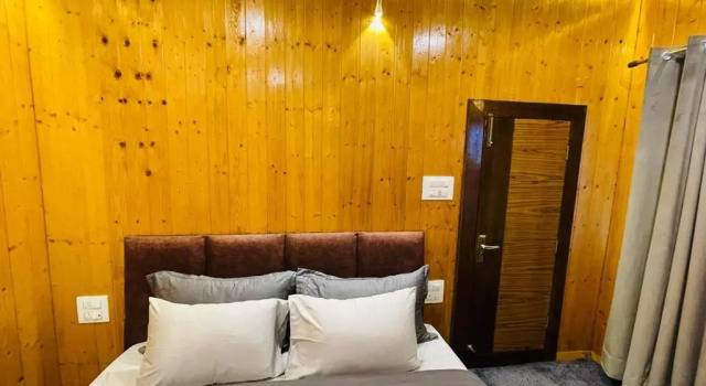 Gulmarg Woods by Stay Pattern, Забронировать Отель Гульмарг Jammu & Kashmir Ski