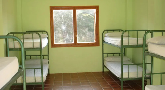 Кровать в общем номере Albergue Restaurante Salto de Bierge - Hostel