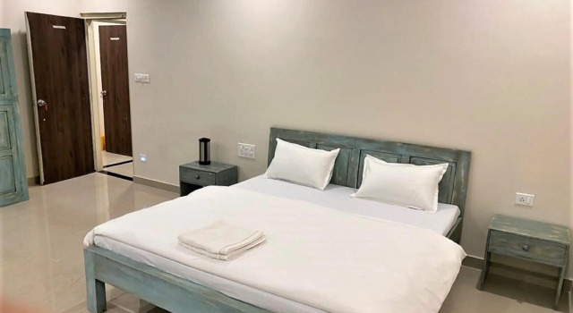 SHIKHAR BUNGLOW - A Stunning Valley View Bungalow in Mount Abu, Забронировать Отель Отели штата Раджастхана с парковкой, Парковка