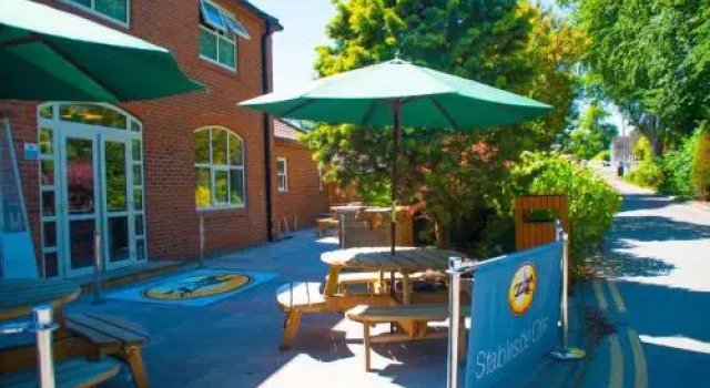 Stableside Hostel at York Racecourse, Забронировать Хостел Хостелы Англии, Хостел