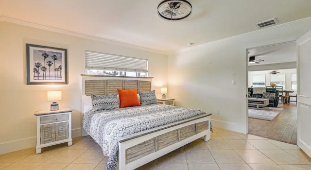 Bonita Springs Riverfront Retreat w/ Lanai, Забронировать Отель Бонита-Спрингс Southwest Florida, рядом с Поле для гольфа Бонита Фэйрвейс