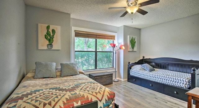Коттедж с 3 комнатами San Antonio Getaway ~ 18 Mi to Dtwn + Pool!