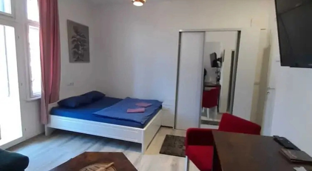 Люкс Classic с балконом FG Boutique Hostel