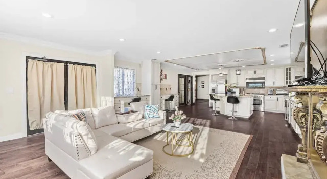 Коттедж Spaciour 4Br 4bth Stunning House With Free Parking