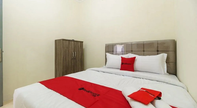 RedDoorz Syariah near RS Mitra Keluarga Depok