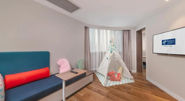 Трёхместный номер Standard с балконом Holiday Inn Express Xiamen LuShan