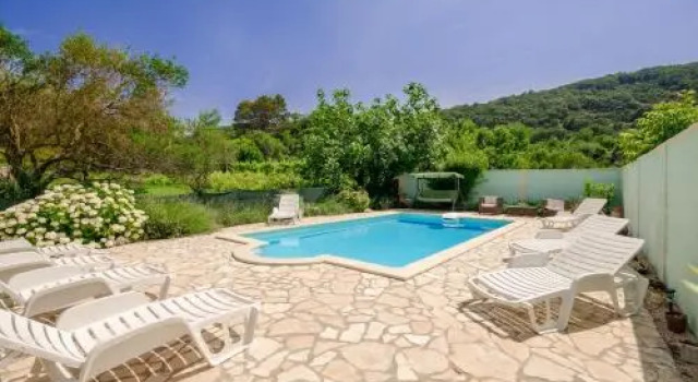 Apartment Jaška, Varaa Huoneisto Hotellit Kvarner Islands uima-altaalla, Uima-allas