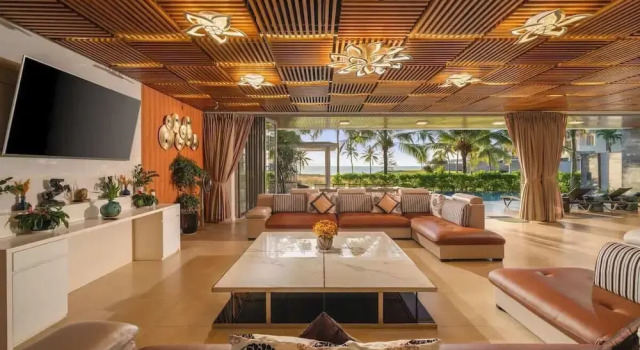 8BR Beachfront Eden: Luxury Events & Getaways, Prenota Villa Hotel a Da Nang con parcheggio, Parcheggio