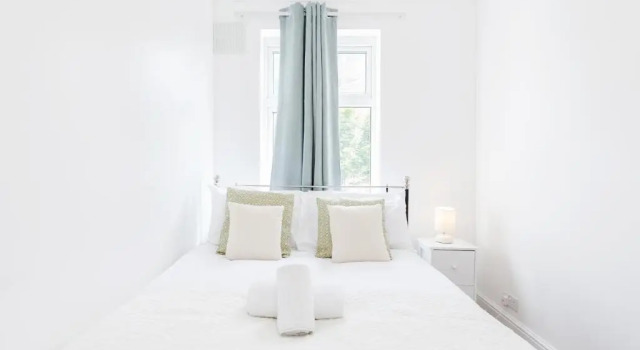 Charming 3-bed Apartment in Romford, Забронировать Апартаменты/квартира Отели Большого Лондона с парковкой, Парковка