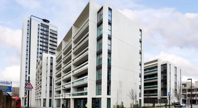 Modern 2bed Apt W/balcony in Kings Cross, Забронировать Отель Отели Лондона 3 звезды, рядом с Театр Technis, 3*