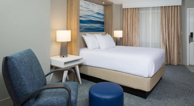 Двухместный номер Standard Цокольный этаж с балконом и oceanfront Crowne Plaza Melbourne-Oceanfront by IHG