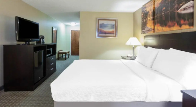 Двухместный номер Deluxe Days Inn by Wyndham Plattsburgh