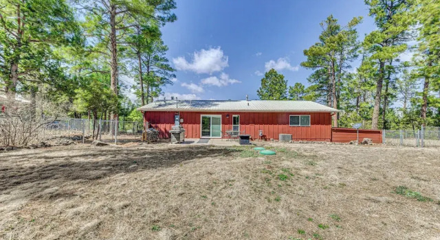 Коттедж 1 Mi to Alto Lake: Mtn-view Home w/ Large Yard!