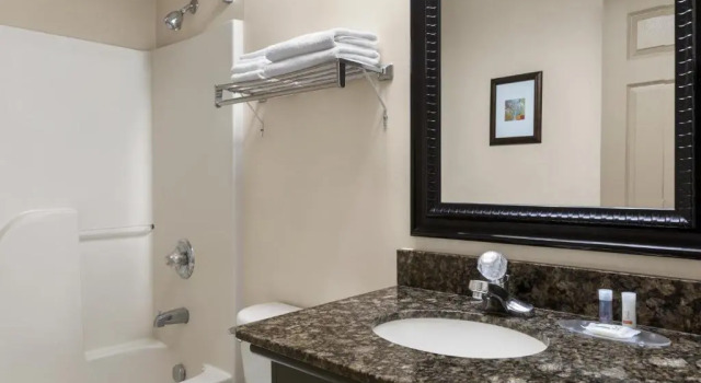 Двухместный номер Days Inn & Suites by Wyndham Sault Ste. Marie ON