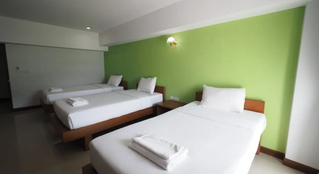 Трёхместный номер Standard с балконом Phuhi Hotel