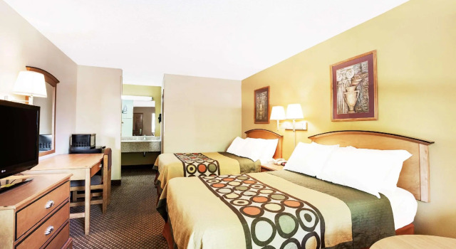 Четырёхместный номер Standard Super 8 By Wyndham Charlotte Downtown Area