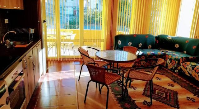 Апартаменты Yellow House Apartment