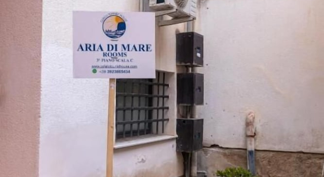 ARIA DI MARE ROOMS, Забронировать Гостевой дом Отели Чефалу с парковкой, рядом с Пляж Чефалу, Парковка