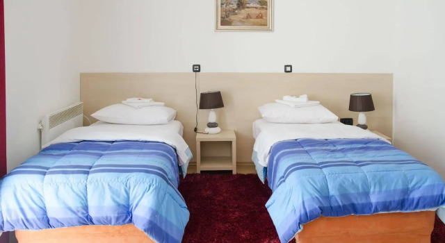 Hotel Viv, Забронировать Отель Отели Требине с завтраком, рядом с Bazen Bregovi Public Beach, Завтраки