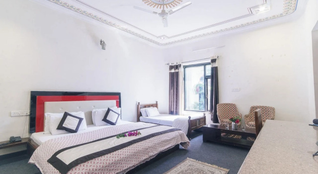 OYO Rooms High Bridge Pushkar, Забронировать Отель Отели штата Раджастхана с парковкой, Парковка