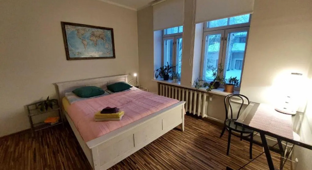 Студия с балконом Looming Hostel