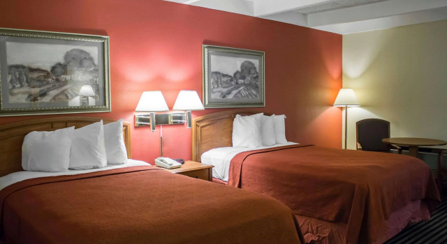 Econo Lodge Wickliffe - Cleveland East, Rezerwuj Hotel Hotele w Wickliffe z parkingiem, Parking