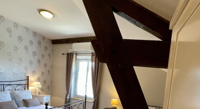 Двухместный номер Standard LOustaloise - Chambres et table dhôtes prés de Béziers- Alex est cuisinier de métier- Piscine avec transats et parasols terrasse parking privé et garage à vélos motos- Labellisée Accueil vélo et Vignoble et découverte