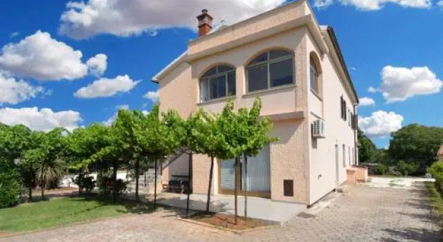 Apartments Gracijano 1724