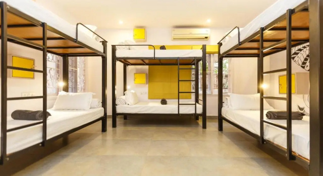 Кровать в общем номере (женский номер) Locul Uptown - Near Bangalore Palace Grounds